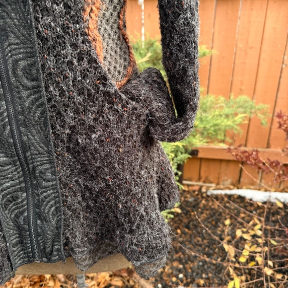 Unique 90s Edgy textured charcoal knit coat/cardigan 🖤 - Picture 5 of 12